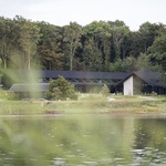 Elegantní lovecká chata v Dánsku souzní s přírodou stejně jako tamní lovci Foto: Niels Nygaard