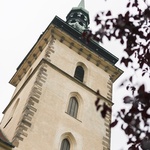 Zvonice kostela byla pro potřeby přesunu rozebrána a následně znovu postavena. Báň věže pochází z počátku 20. století. Zdroj: Tomáš Kovařík