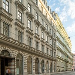 Zdařilý příklad moderního bydlení v historické stavbě v Paláci Dlážděná Foto: PSN a JCA