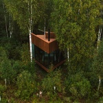 Dřevostavba skytá v lesích. Hotýlek nominovaný na Evropskou cenu za architekturu Foto: Tõnu Tunnel, Priidu Saar