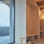 Konopný beton a dřevo jako základní materiály pro dům v Chřibech. Terasu má všude kolem sebe Foto: BoysPlayNice